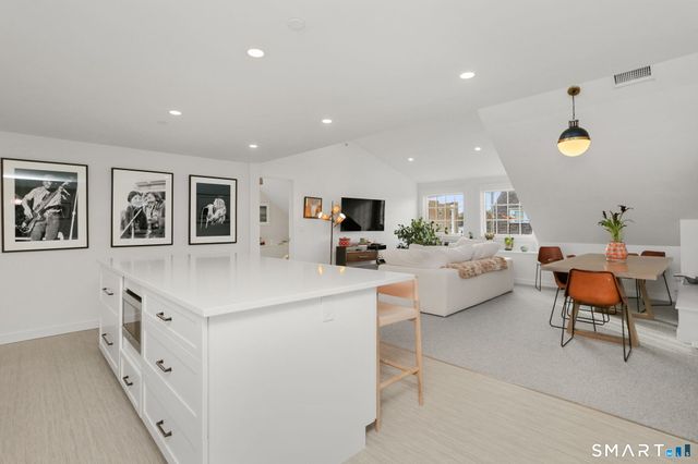 140 Rowayton Avenue E, Norwalk, CT 06853