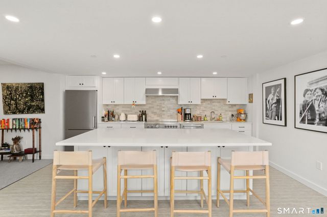 140 Rowayton Avenue E, Norwalk, CT 06853