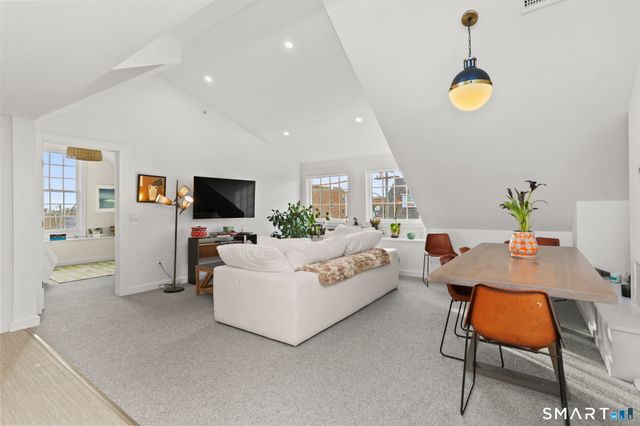 140 Rowayton Avenue E, Norwalk, CT 06853