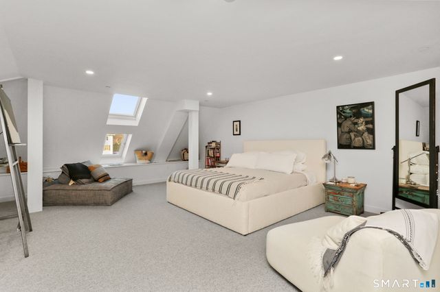 140 Rowayton Avenue E, Norwalk, CT 06853