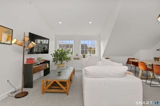 140 Rowayton Avenue E, Norwalk, CT 06853