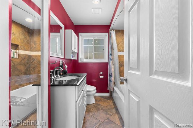 24545 Raven Avenue, Eastpointe, MI 48021