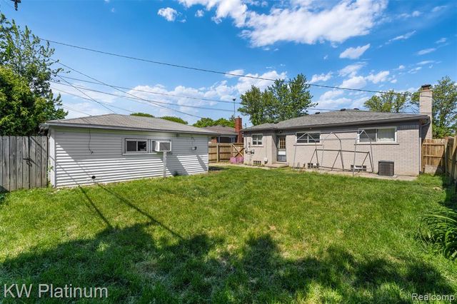 24545 Raven Avenue, Eastpointe, MI 48021