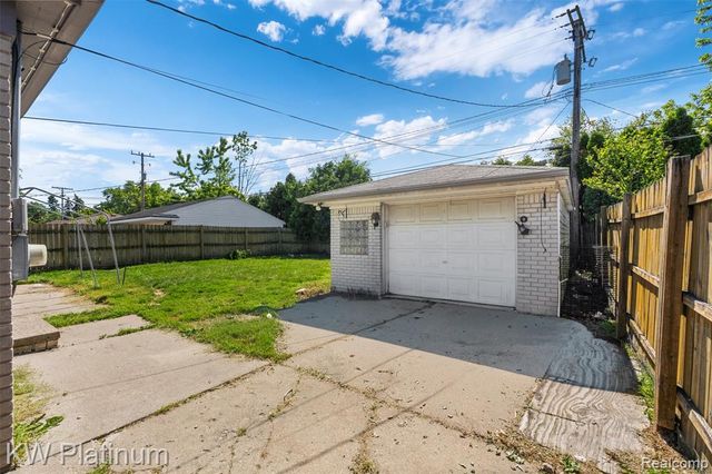 24545 Raven Avenue, Eastpointe, MI 48021