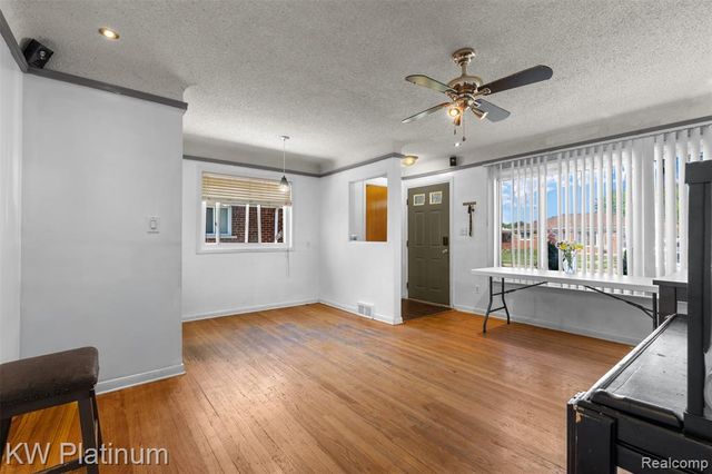 24545 Raven Avenue, Eastpointe, MI 48021