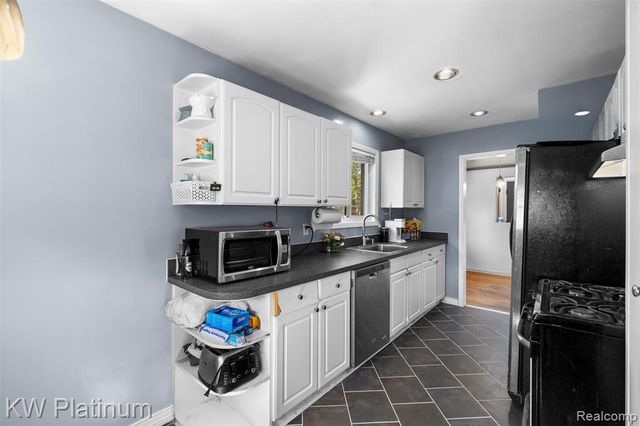 24545 Raven Avenue, Eastpointe, MI 48021