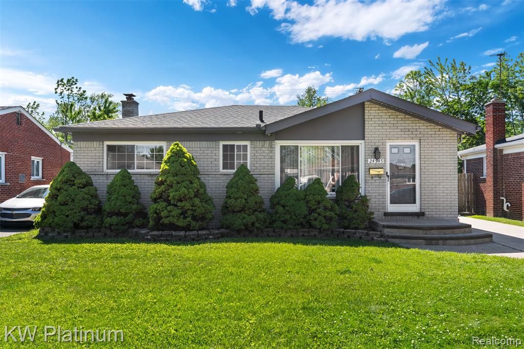 24545 Raven Avenue, Eastpointe, MI 48021