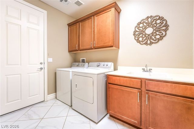 2 Lago Turchino Court, Henderson, NV 89011