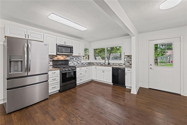 612 S Sherman Avenue, Olathe, KS 66061