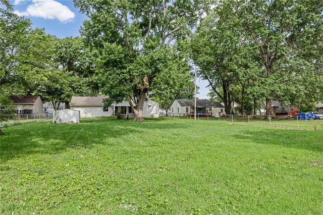 612 S Sherman Avenue, Olathe, KS 66061