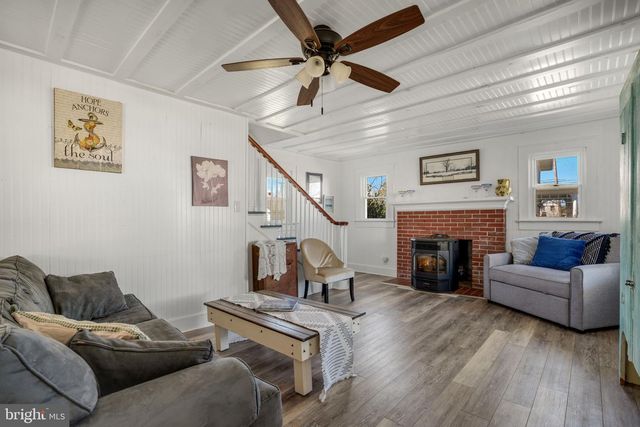 6348 CHURCH ST, Chincoteague Island, VA 23336