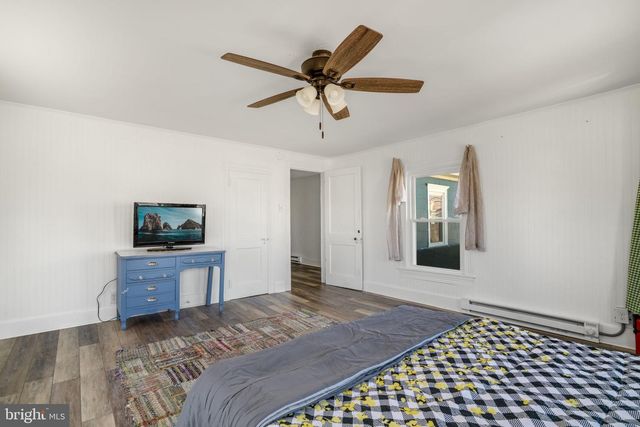 6348 CHURCH ST, Chincoteague Island, VA 23336