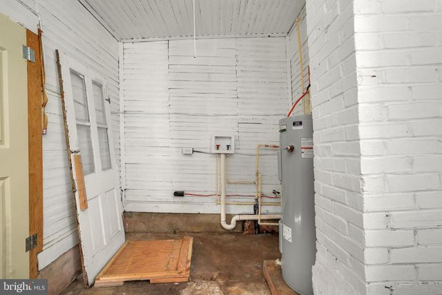 6348 CHURCH ST, Chincoteague Island, VA 23336