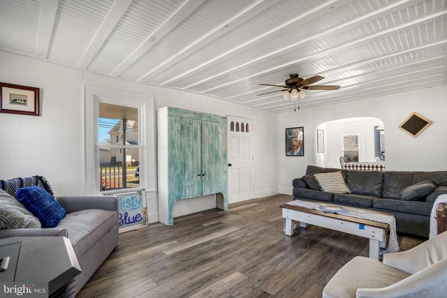 6348 CHURCH ST, Chincoteague Island, VA 23336