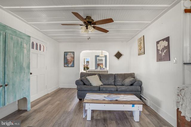 6348 CHURCH ST, Chincoteague Island, VA 23336