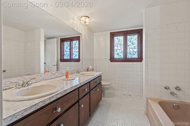 5919 Yarmouth Drive, Shelby Charter Township, MI 48316