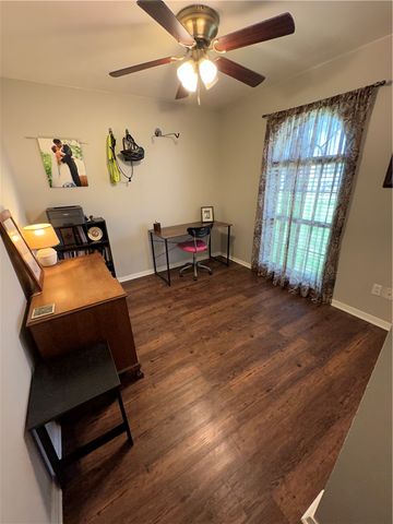 904 Camellia Court B, College Station, TX 77840