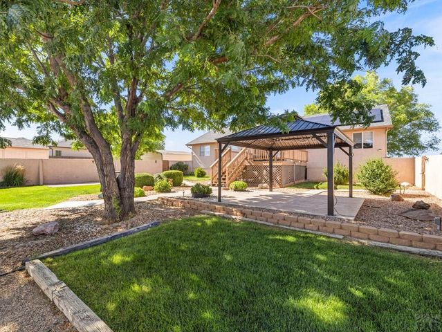 1206 W Shenandoah Dr, Pueblo West, CO 81007