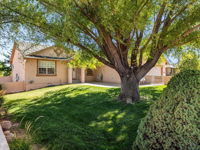 1206 W Shenandoah Dr, Pueblo West, CO 81007