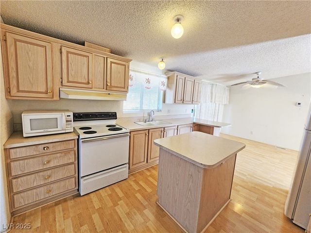 1610 East Manse Road, Pahrump, NV 89048