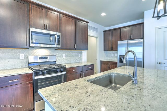 6872 W Star Garden Way, Tucson, AZ 85757