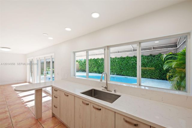 512 Warren Ln, Key Biscayne, FL 33149