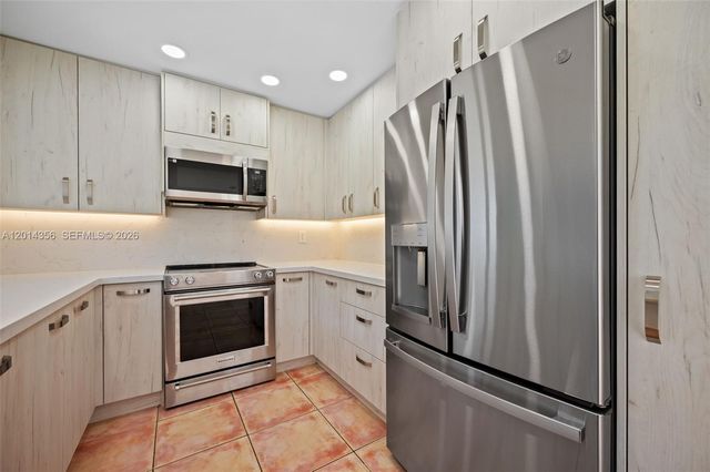 512 Warren Ln, Key Biscayne, FL 33149