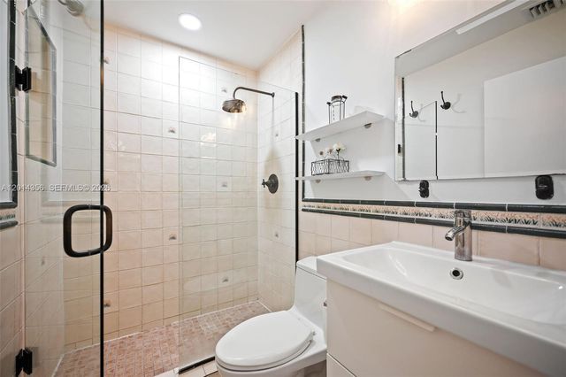 512 Warren Ln, Key Biscayne, FL 33149