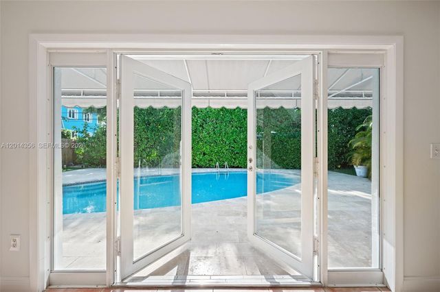 512 Warren Ln, Key Biscayne, FL 33149