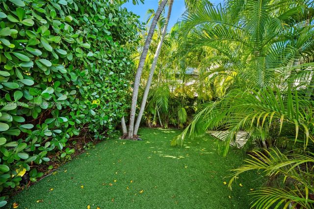 512 Warren Ln, Key Biscayne, FL 33149