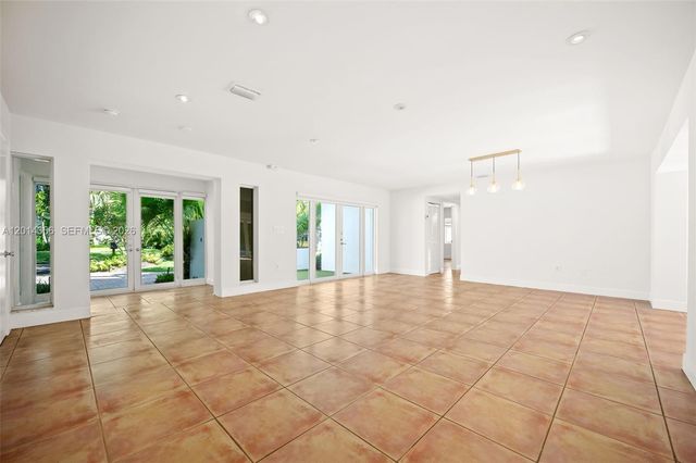 512 Warren Ln, Key Biscayne, FL 33149