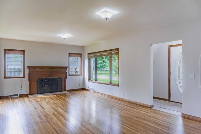 569 Glen Street SW, Hutchinson, MN 55350