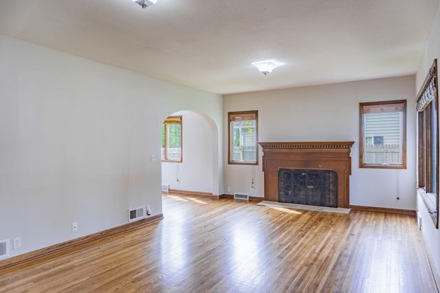 569 Glen Street SW, Hutchinson, MN 55350