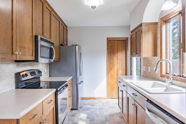 569 Glen Street SW, Hutchinson, MN 55350