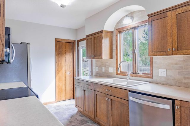 569 Glen Street SW, Hutchinson, MN 55350