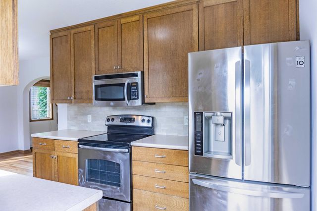 569 Glen Street SW, Hutchinson, MN 55350