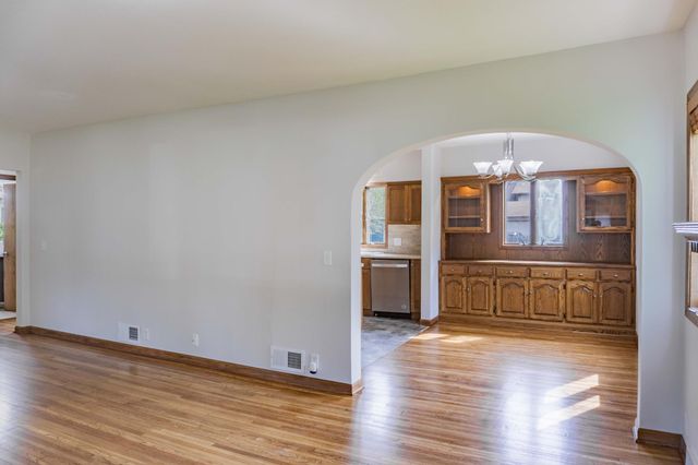 569 Glen Street SW, Hutchinson, MN 55350