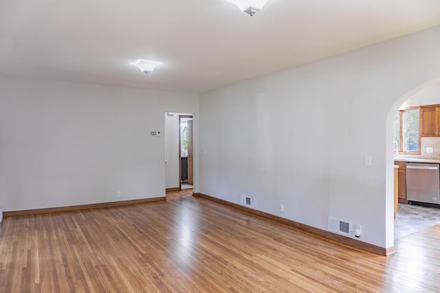 569 Glen Street SW, Hutchinson, MN 55350