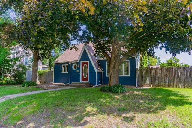 569 Glen Street SW, Hutchinson, MN 55350