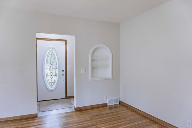 569 Glen Street SW, Hutchinson, MN 55350