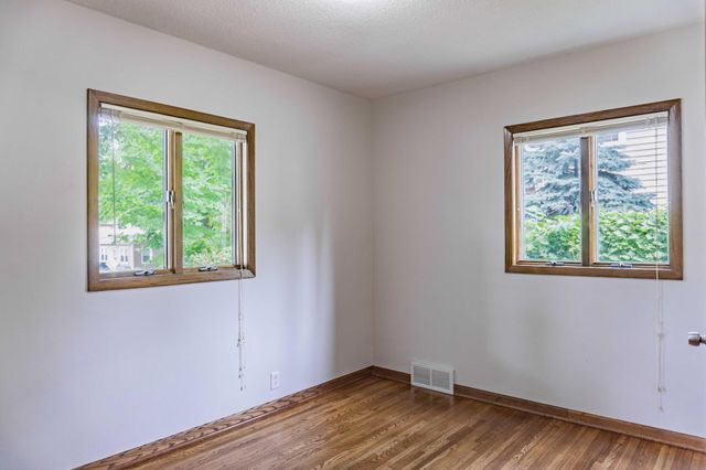 569 Glen Street SW, Hutchinson, MN 55350