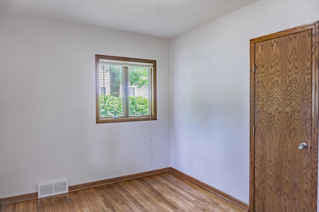 569 Glen Street SW, Hutchinson, MN 55350