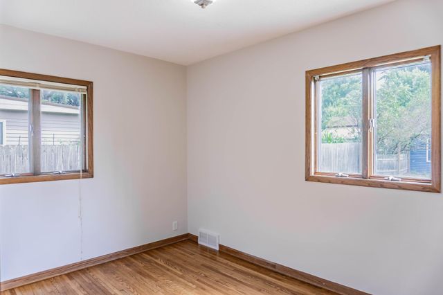 569 Glen Street SW, Hutchinson, MN 55350