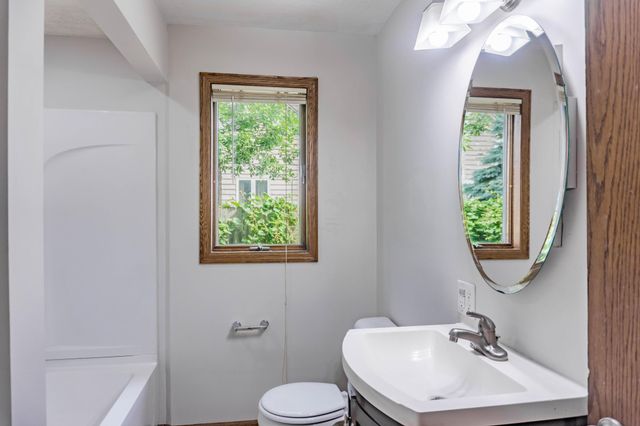 569 Glen Street SW, Hutchinson, MN 55350