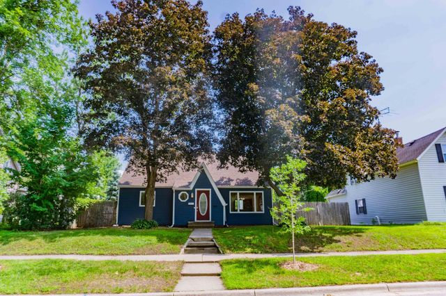 569 Glen Street SW, Hutchinson, MN 55350