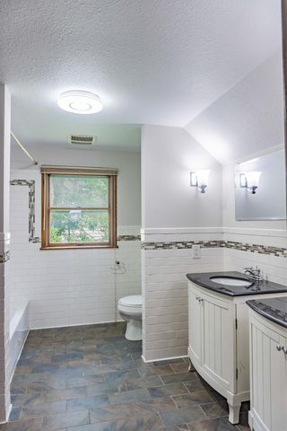 569 Glen Street SW, Hutchinson, MN 55350