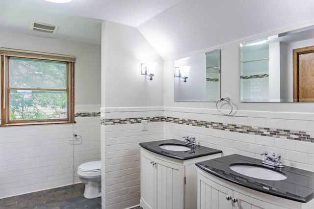 569 Glen Street SW, Hutchinson, MN 55350