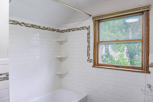 569 Glen Street SW, Hutchinson, MN 55350