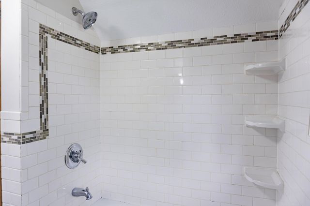 569 Glen Street SW, Hutchinson, MN 55350