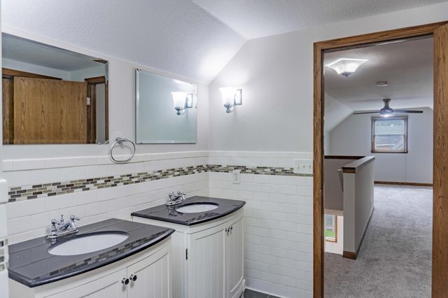 569 Glen Street SW, Hutchinson, MN 55350